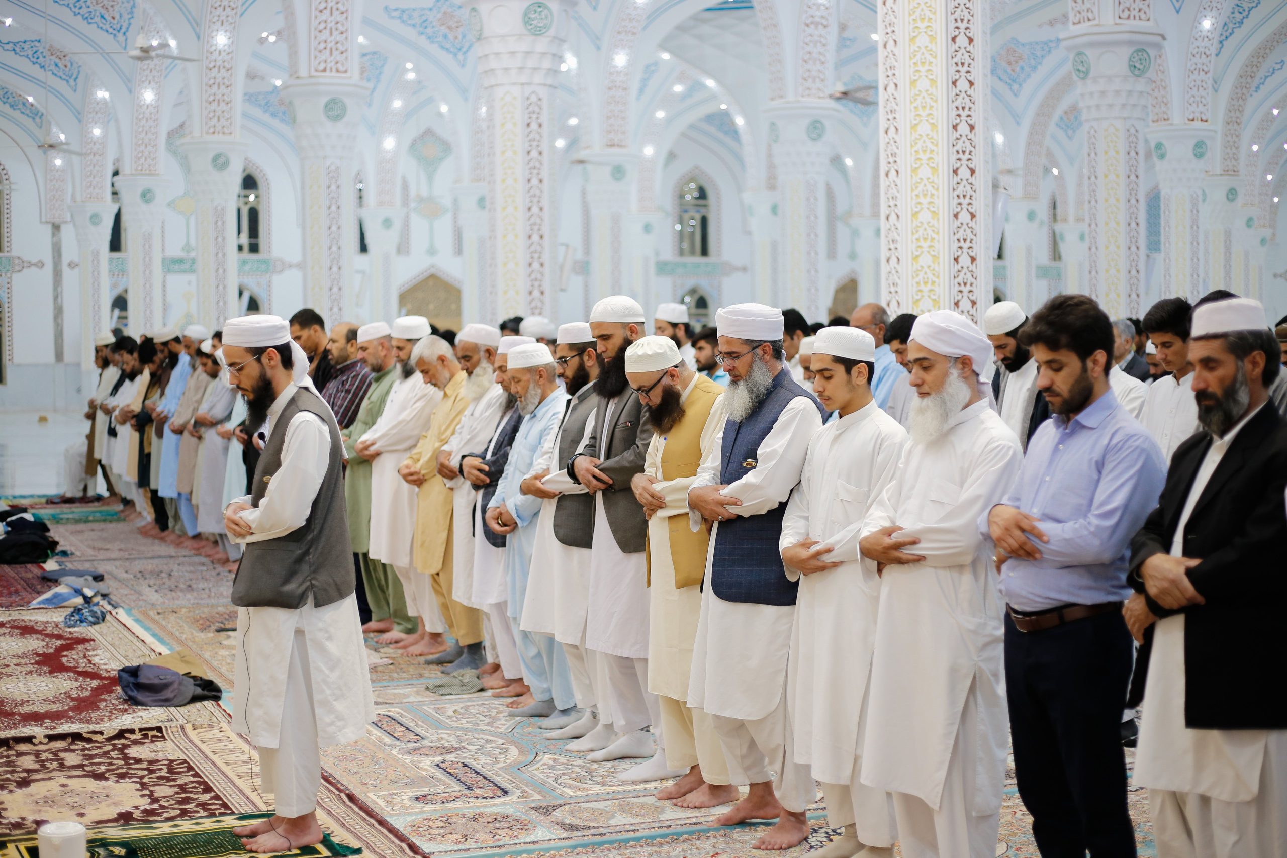 Photo by mohammad ramezani: https://www.pexels.com/photo/people-praying-in-mosque-during-ramadan-iran-16135714/